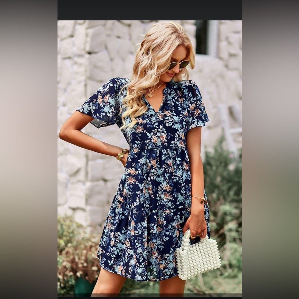 Beautiful Floral Notched Flutter Dress, size L